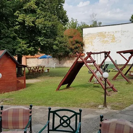 Bed & Breakfast 100 éves 3*