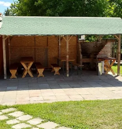 100 Eves Fogado Oda ve Kahvaltı Szatymaz