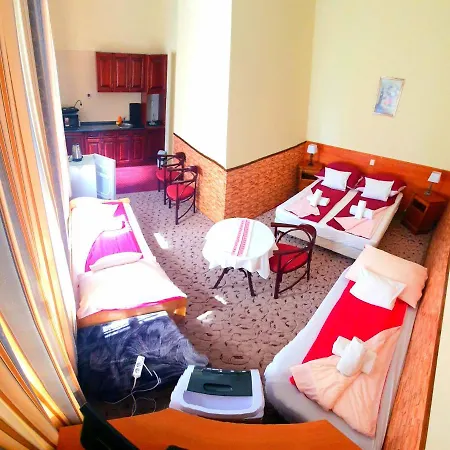 Oda ve Kahvaltı 100 Eves Fogado Szatymaz