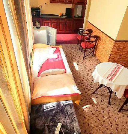 100 Eves Fogado Oda ve Kahvaltı Szatymaz