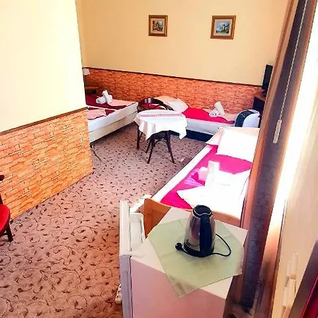 Oda ve Kahvaltı 100 Eves Fogado Szatymaz