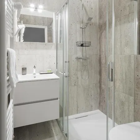 100 Eves Fogado Oda ve Kahvaltı 3*