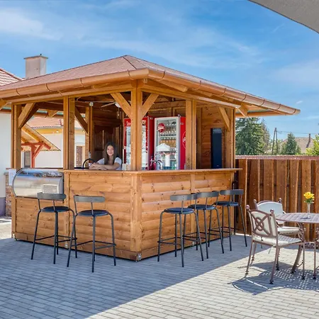 100 Eves Fogado 3* Szatymaz