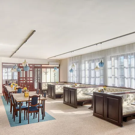 100 Eves Fogado Oda ve Kahvaltı 3*