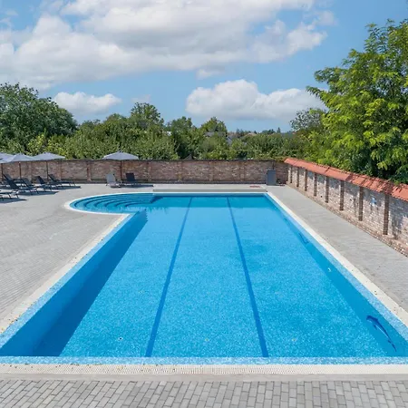 100 Eves Fogado Oda ve Kahvaltı 3*