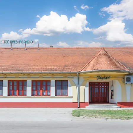 100 Eves Fogado Oda ve Kahvaltı