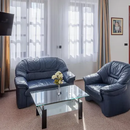 100 Eves Fogado Szatymaz