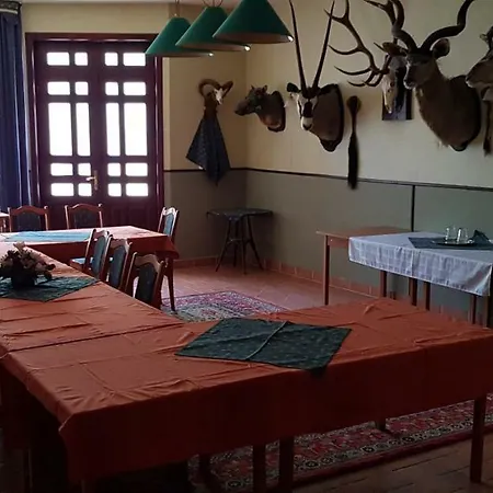 100 Eves Fogado Oda ve Kahvaltı