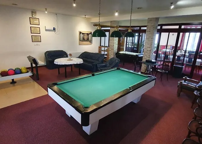 100 Eves Fogado فندق مبيت وإفطار 3*