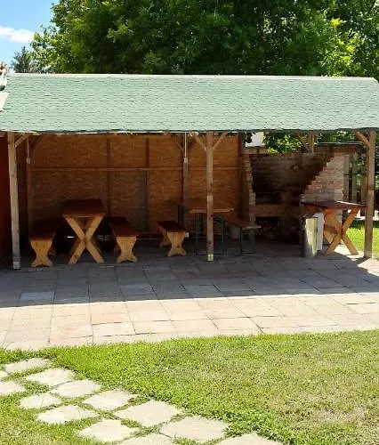 100 Eves Fogado فندق مبيت وإفطار Szatymaz