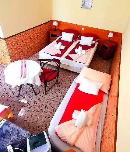 فندق مبيت وإفطار 100 Eves Fogado 3*