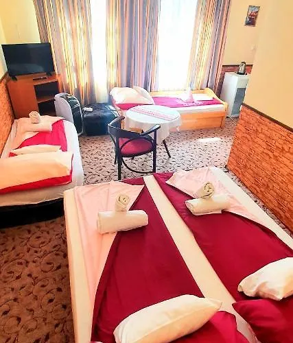 100 Eves Fogado 3* Szatymaz