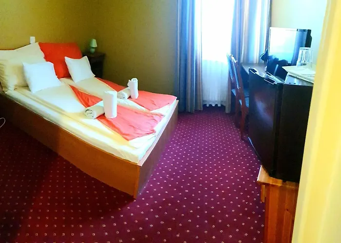 فندق مبيت وإفطار 100 Eves Fogado 3*