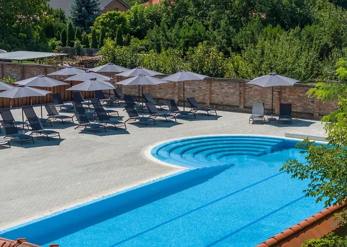 فندق مبيت وإفطار 100 Eves Fogado