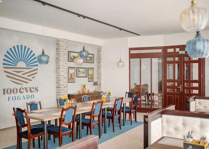 100 Eves Fogado فندق مبيت وإفطار 3*