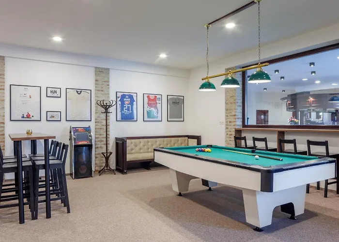 100 Eves Fogado فندق مبيت وإفطار Szatymaz