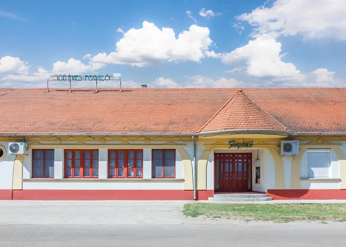 100 Eves Fogado فندق مبيت وإفطار