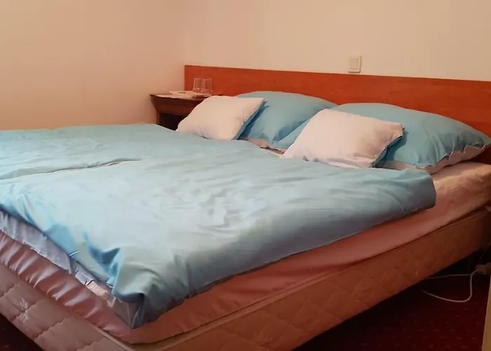 100 éves Panzió